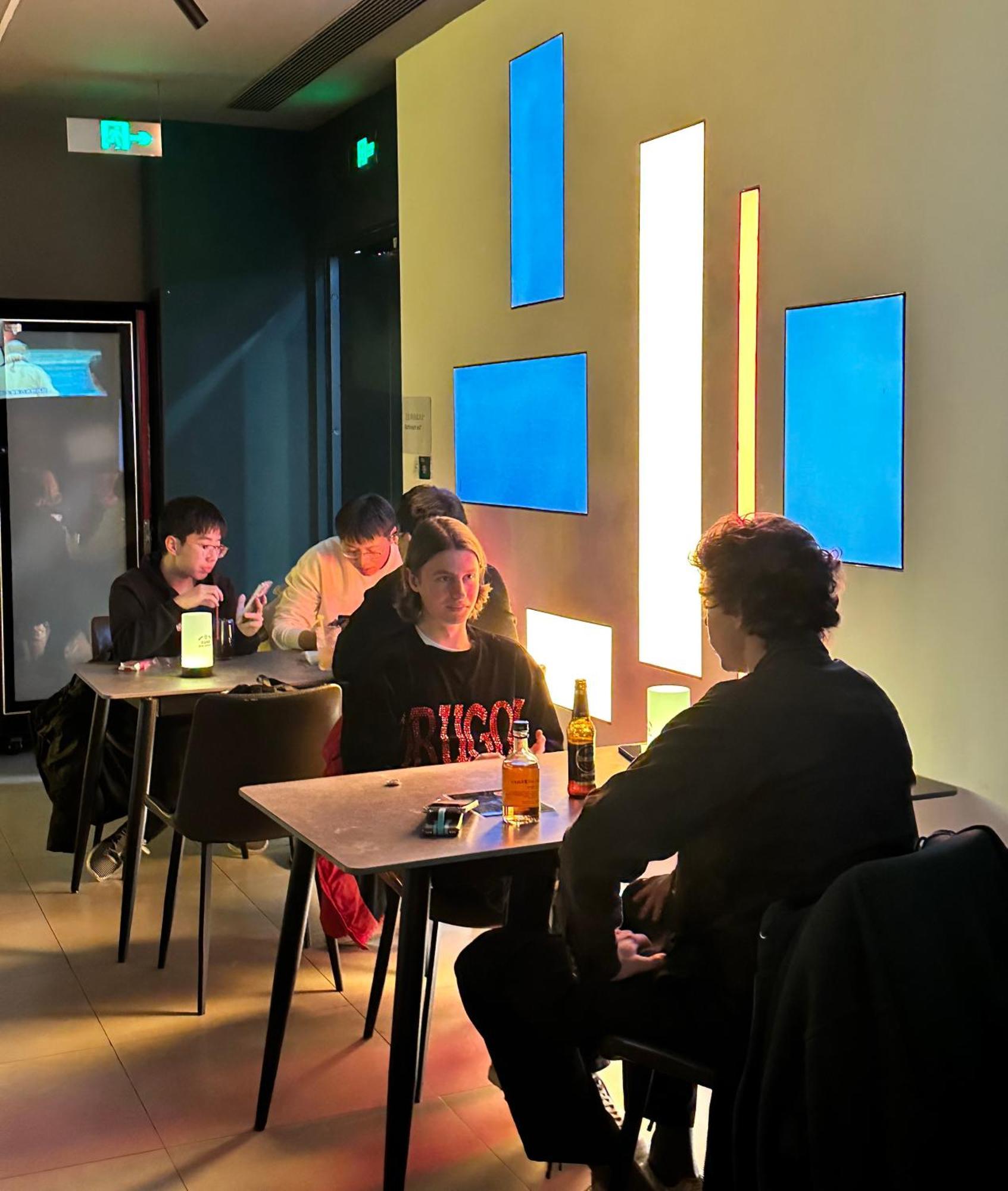 Dayin International Youth Hostel - Near East Nanjing Road & People'S Square & The Bund -Large Social Area -Bar -Cafe -Gym -Free Laundry Luggage Storage -24H Front Desk -English Service Shanghai Exterior photo